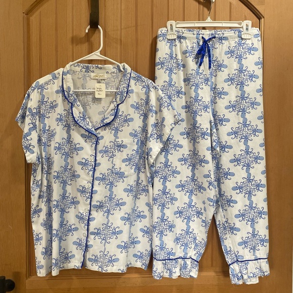 Jayes Studio White and Blue Floral Pajama Set - Picture 2 of 5